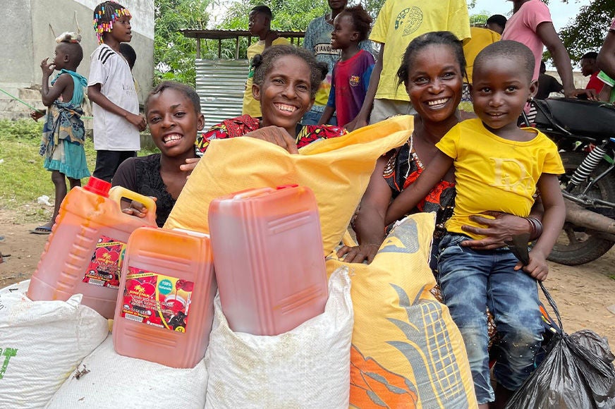 A family of four received essential food kits thanks to World Vision’s support.